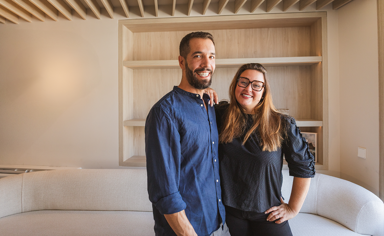 header-v3-mobile Alba y Sergio de Real Marketing y Comunicación